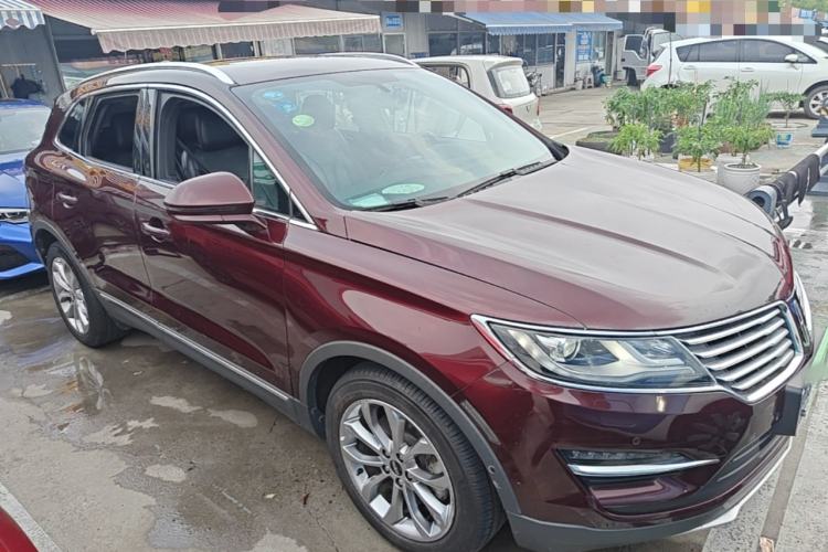 Used Lincoln MKC 2017 2.0T Two-Wheel-Drive Luxury Edition Front Right 45 Deg