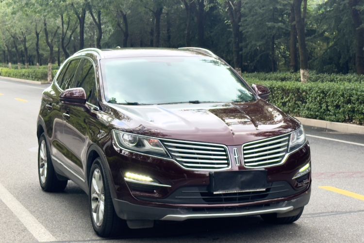 Used Lincoln MKC 2017 2.0T Four-Wheel Drive Zunya Edition Front Right 45 Deg