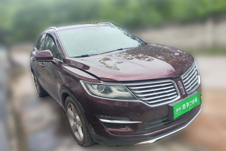 Used Lincoln MKC 2017 2.0T Two-Wheel Drive Deluxe Edition Front Right 45 Deg