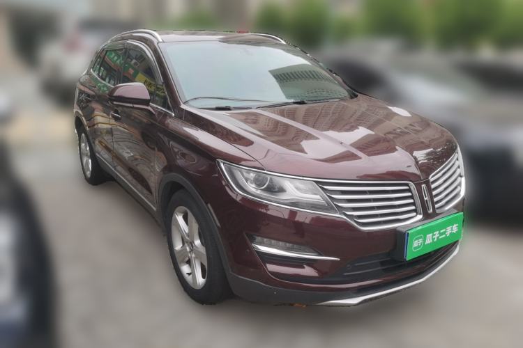 Used Lincoln MKC 2017 2.0T Two-Wheel Drive Deluxe Edition Front Right 45 Deg