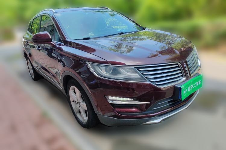 Used Lincoln MKC 2017 2.0T Two-Wheel Drive Deluxe Edition Front Right 45 Deg