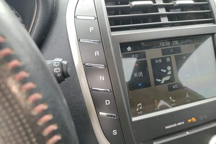 Used Lincoln MKC 2017 2.0T Two-Wheel Drive Deluxe Edition Gear Lever
