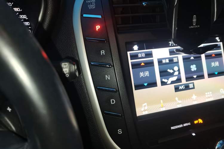 Used Lincoln MKC 2017 2.0T Two-Wheel Drive Deluxe Edition Gear Lever