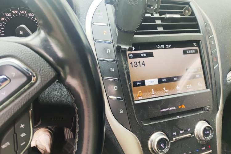 Used Lincoln MKC 2017 2.0T Two-Wheel Drive Deluxe Edition Gear Lever