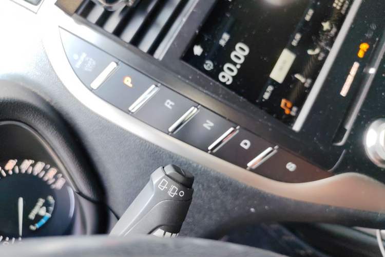 Used Lincoln MKC 2017 2.0T Two-Wheel Drive Deluxe Edition Gear Lever
