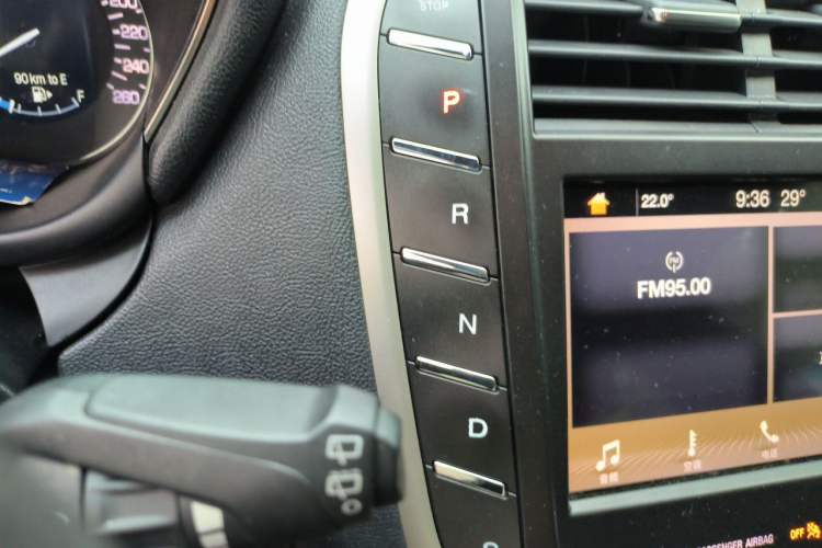 Used Lincoln MKC 2017 2.0T Two-Wheel Drive Zunyue Edition Gear Lever