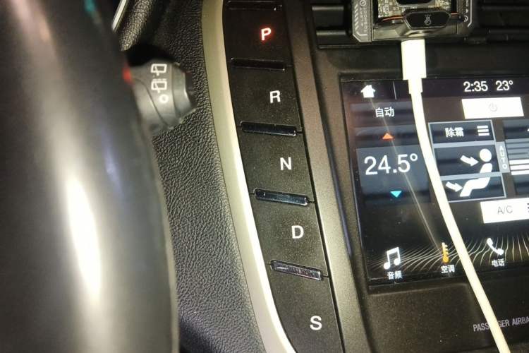Used Lincoln MKC 2017 2.0T Two-Wheel Drive Deluxe Edition Gear Lever