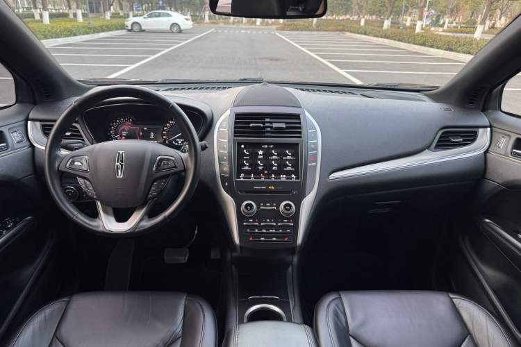 Used Lincoln MKC 2017 2.0T Two-Wheel Drive Deluxe Edition Interior 1