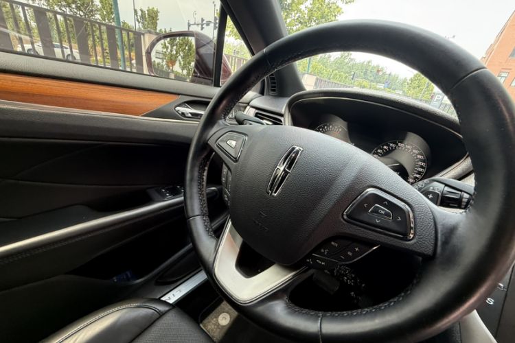 Used Lincoln MKC 2017 2.0T Four-Wheel Drive Prestige Edition Interior 11