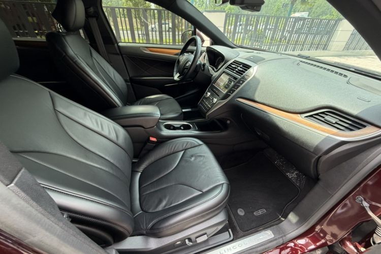 Used Lincoln MKC 2017 2.0T Four-Wheel Drive Prestige Edition Interior 12