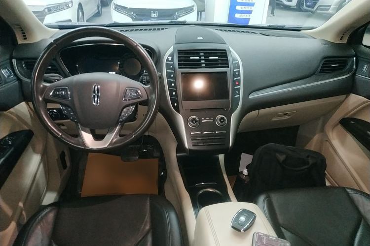 Used Lincoln MKC 2017 2.0T Two-Wheel-Drive Luxury Edition Interior 2