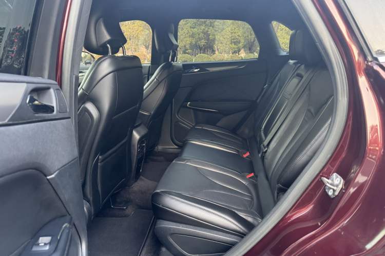 Used Lincoln MKC 2017 2.0T Two-Wheel Drive Deluxe Edition Interior 3