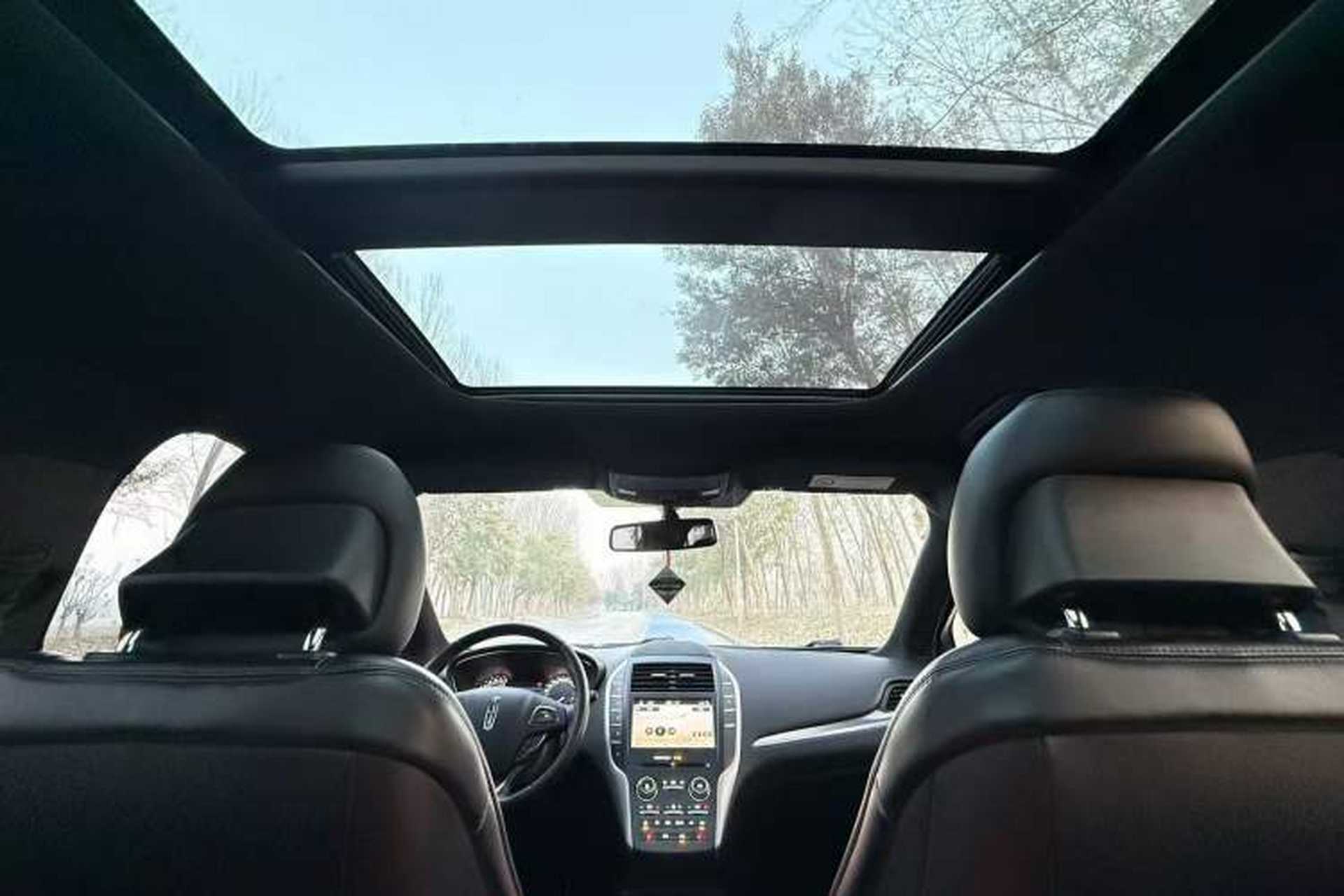 Used Lincoln MKC 2017 2.0T Two-Wheel Drive Deluxe Edition Interior 3