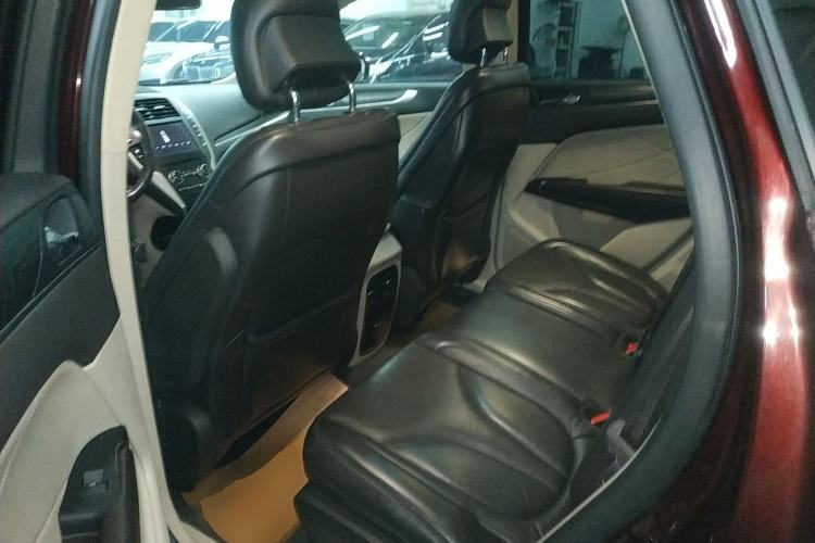 Used Lincoln MKC 2017 2.0T Two-Wheel-Drive Luxury Edition Interior 4