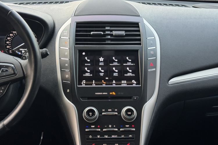 Used Lincoln MKC 2017 2.0T Two-Wheel Drive Deluxe Edition Interior 6
