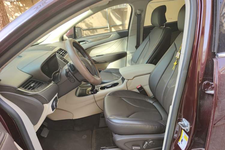 Used Lincoln MKC 2017 2.0T Two-Wheel-Drive Luxury Edition Left Front Seat
