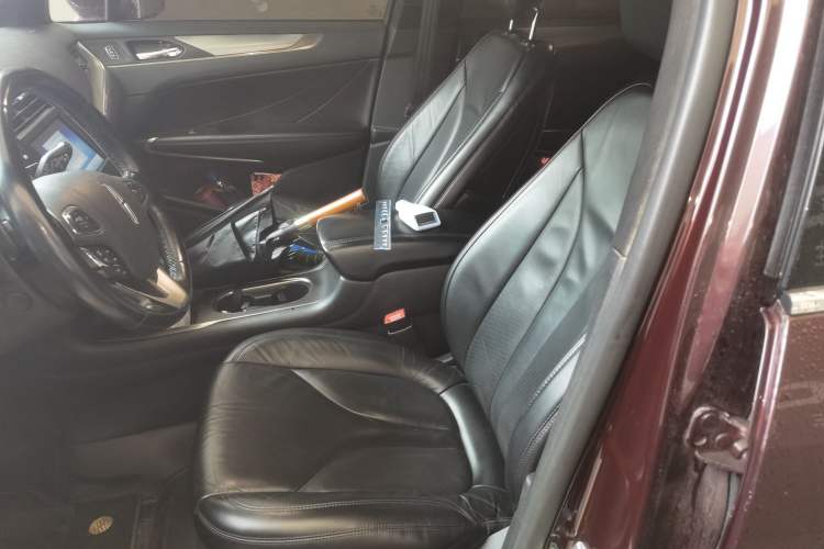 Used Lincoln MKC 2017 2.0T Two-Wheel Drive Deluxe Edition Left Front Seat