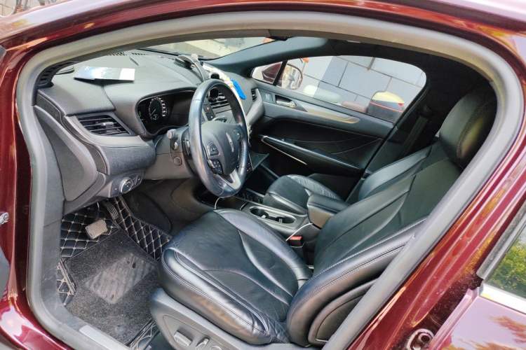 Used Lincoln MKC 2017 2.0T Two-Wheel Drive Deluxe Edition Left Front Seat
