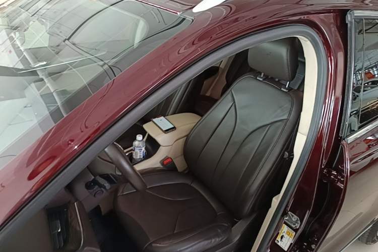 Used Lincoln MKC 2017 2.0T Two-Wheel-Drive Luxury Edition Left Front Seat