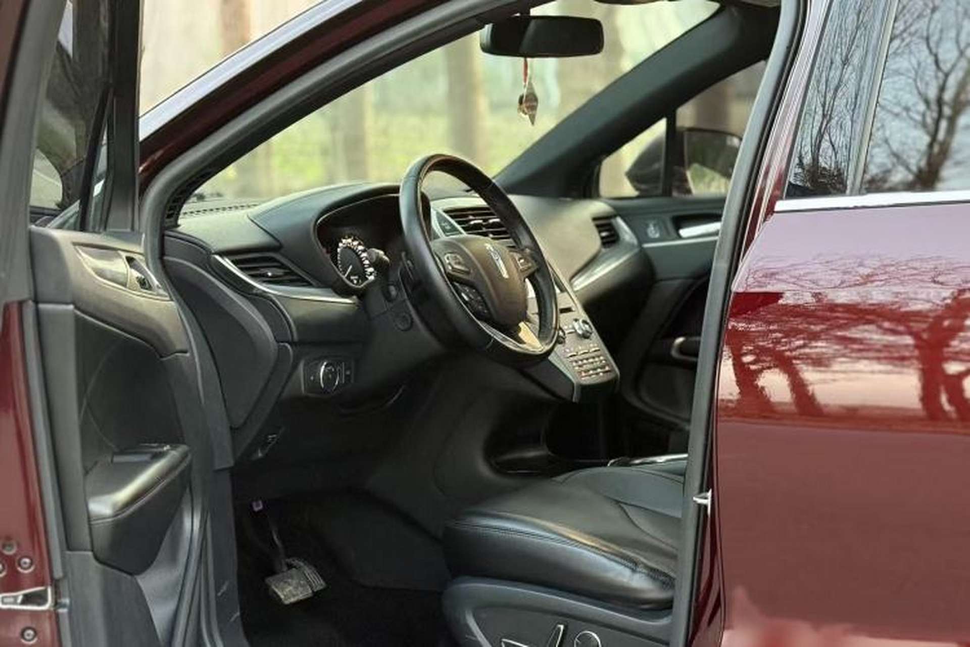 Used Lincoln MKC 2017 2.0T Two-Wheel Drive Deluxe Edition Left Front Seat