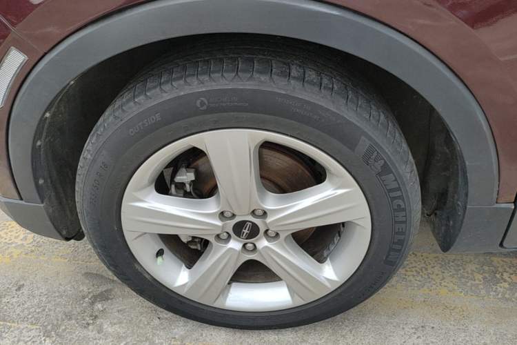 Used Lincoln MKC 2017 2.0T Two-Wheel Drive Deluxe Edition Left Front Wheel Hub