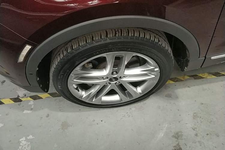 Used Lincoln MKC 2017 2.0T Four-Wheel Drive Prestige Edition Left Front Wheel Hub
