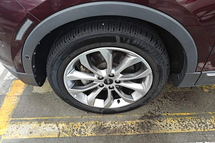 Used Lincoln MKC 2017 2.0T Two-Wheel-Drive Luxury Edition Left Front Wheel Hub