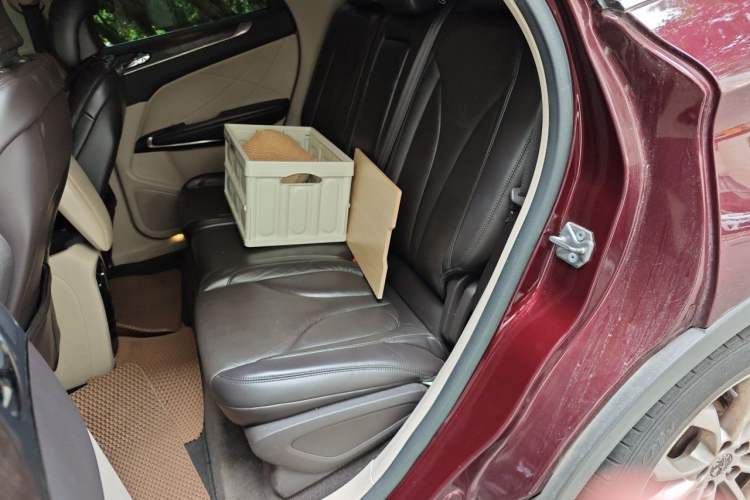 Used Lincoln MKC 2017 2.0T Two-Wheel Drive Deluxe Edition Left Rear Seat