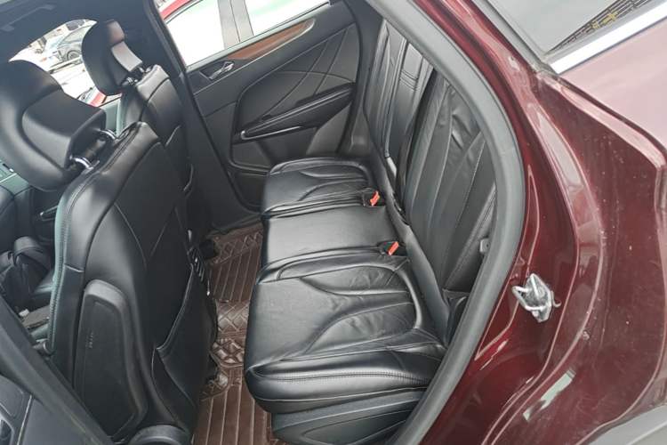Used Lincoln MKC 2017 2.0T Two-Wheel-Drive Luxury Edition Left Rear Seat