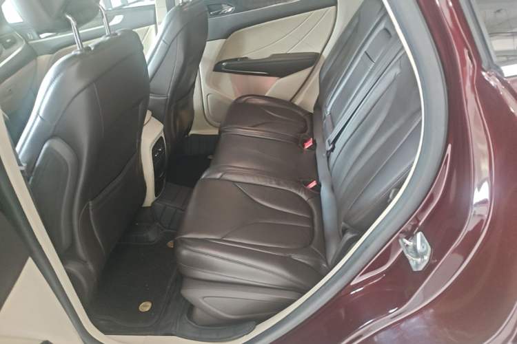 Used Lincoln MKC 2017 2.0T Two-Wheel-Drive Luxury Edition Left Rear Seat