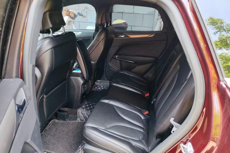 Used Lincoln MKC 2017 2.0T Two-Wheel Drive Deluxe Edition Left Rear Seat