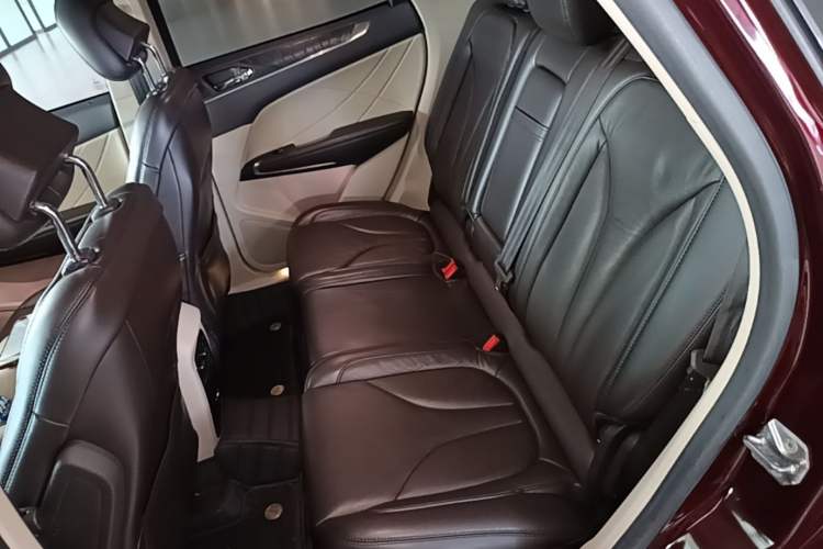 Used Lincoln MKC 2017 2.0T Two-Wheel-Drive Luxury Edition Left Rear Seat