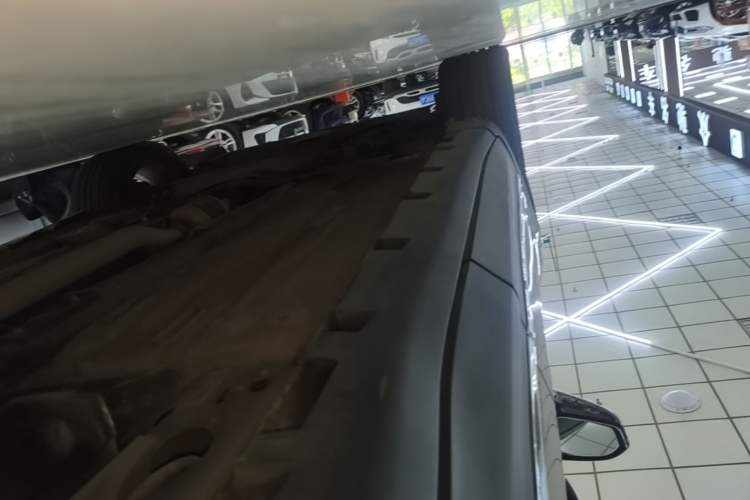 Used Lincoln MKC 2017 2.0T Two-Wheel Drive Deluxe Edition Left Side Sill