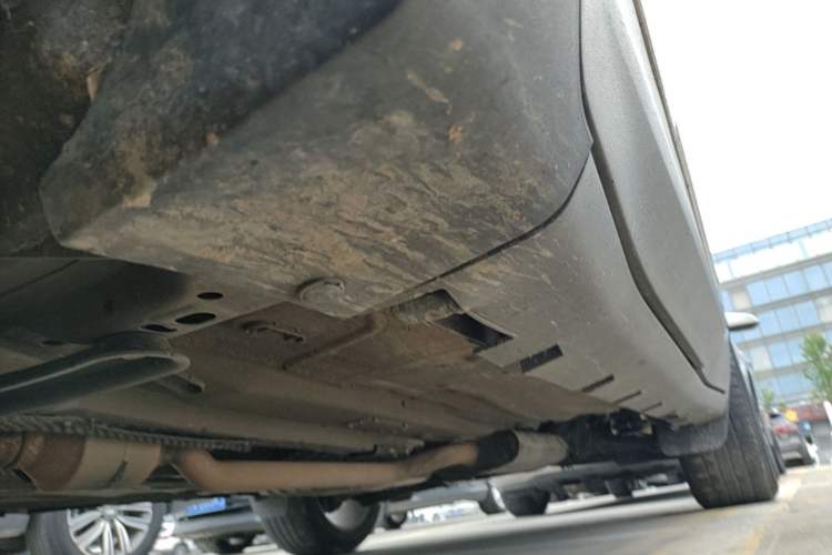 Used Lincoln MKC 2017 2.0T Two-Wheel Drive Deluxe Edition Left Side Sill