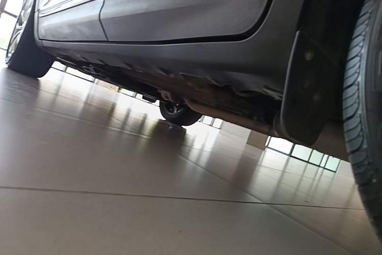 Used Lincoln MKC 2017 2.0T Two-Wheel-Drive Luxury Edition Left Side Sill