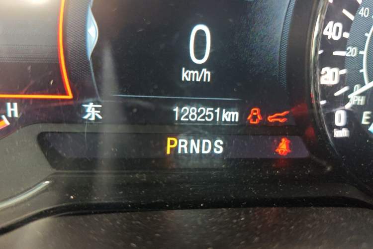 Used Lincoln MKC 2017 2.0T Two-Wheel Drive Deluxe Edition Odometer Close Up