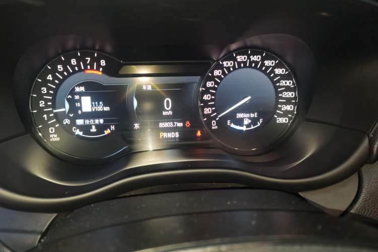 Used Lincoln MKC 2017 2.0T Two-Wheel Drive Deluxe Edition Odometer Close Up