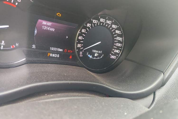 Used Lincoln MKC 2017 2.0T Two-Wheel Drive Deluxe Edition Odometer Close Up