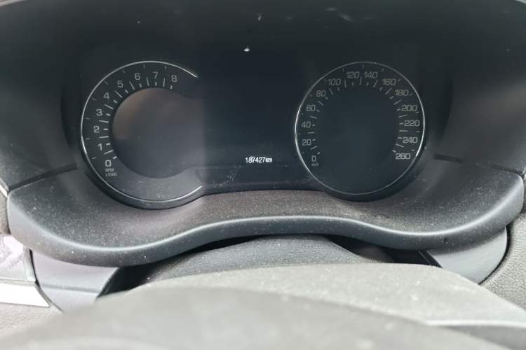 Used Lincoln MKC 2017 2.0T Two-Wheel-Drive Luxury Edition Odometer Close Up