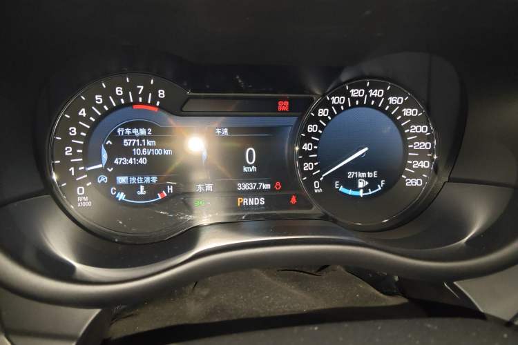 Used Lincoln MKC 2017 2.0T Two-Wheel Drive Deluxe Edition Odometer Close Up