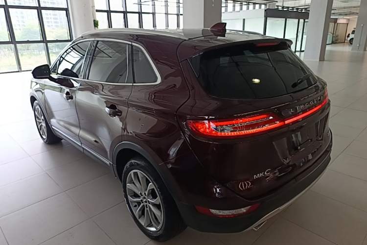 Used Lincoln MKC 2017 2.0T Two-Wheel-Drive Luxury Edition Rear Left 45 Deg
