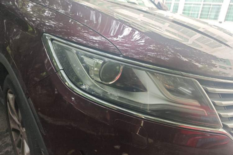 Used Lincoln MKC 2017 2.0T Two-Wheel Drive Deluxe Edition Right Front Headlight