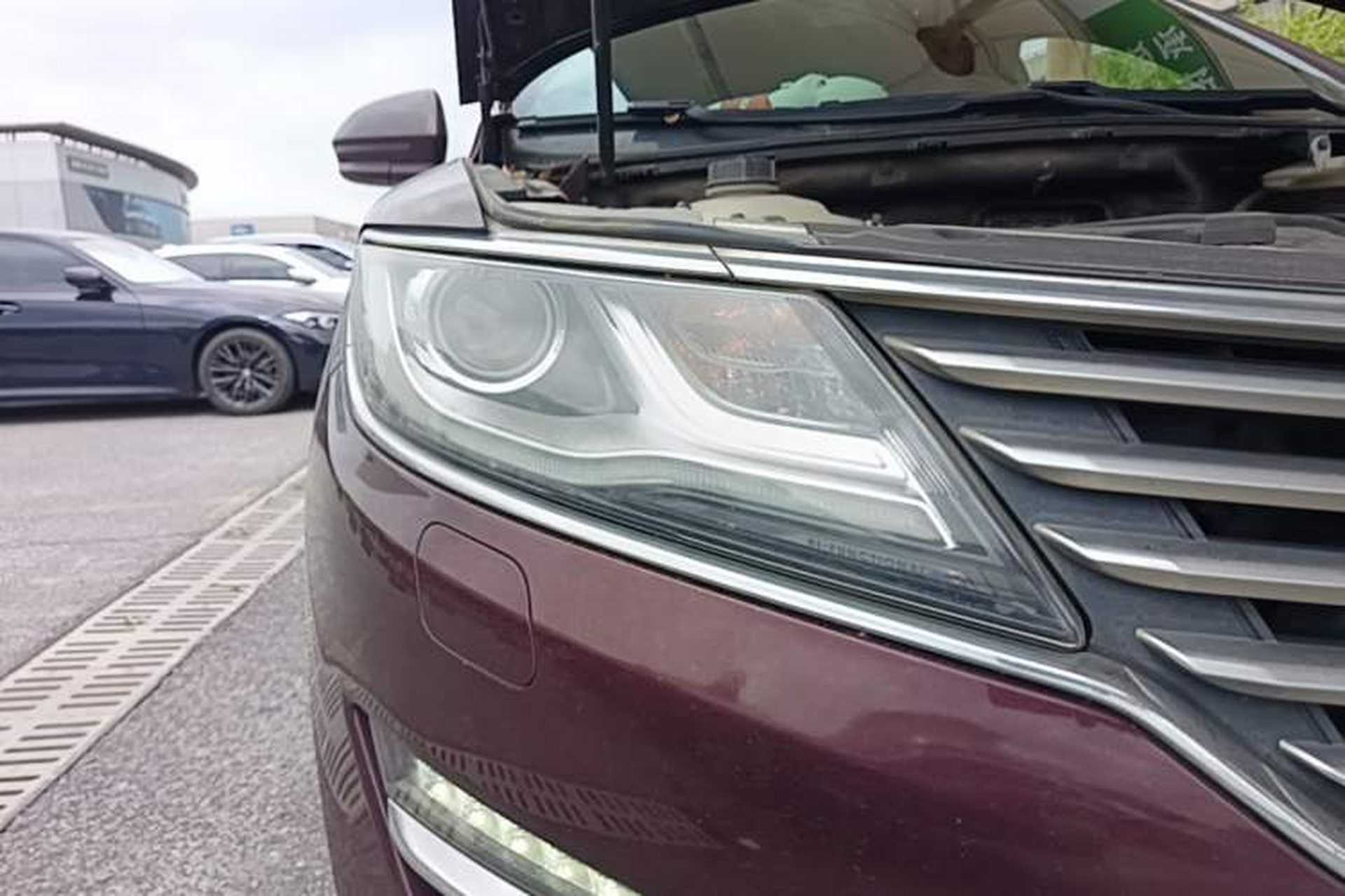 Used Lincoln MKC 2017 2.0T Two-Wheel Drive Deluxe Edition Right Front Headlight