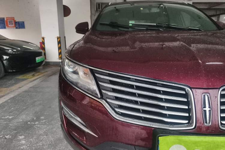 Used Lincoln MKC 2017 2.0T Two-Wheel Drive Deluxe Edition Right Front Headlight