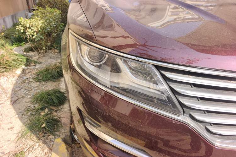 Used Lincoln MKC 2017 2.0T Two-Wheel-Drive Luxury Edition Right Front Headlight