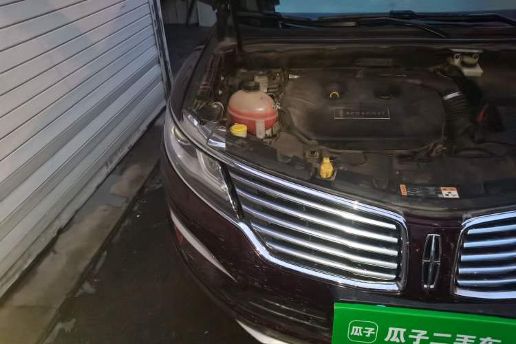 Used Lincoln MKC 2017 2.0T Two-Wheel Drive Deluxe Edition Right Front Headlight