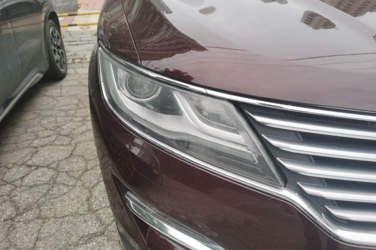 Used Lincoln MKC 2017 2.0T Two-Wheel Drive Deluxe Edition Right Front Headlight