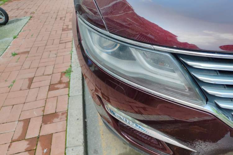 Used Lincoln MKC 2017 2.0T Two-Wheel Drive Deluxe Edition Right Front Headlight