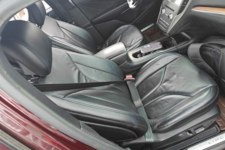 Used Lincoln MKC 2017 2.0T Two-Wheel-Drive Luxury Edition Right Front Seat