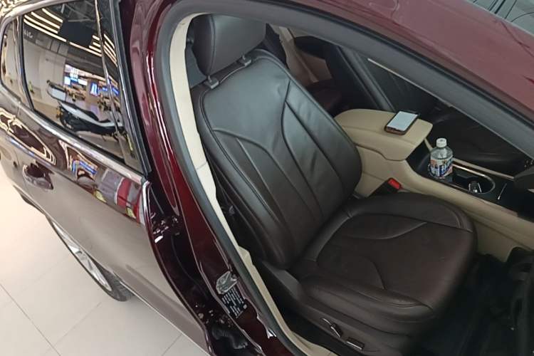 Used Lincoln MKC 2017 2.0T Two-Wheel-Drive Luxury Edition Right Front Seat
